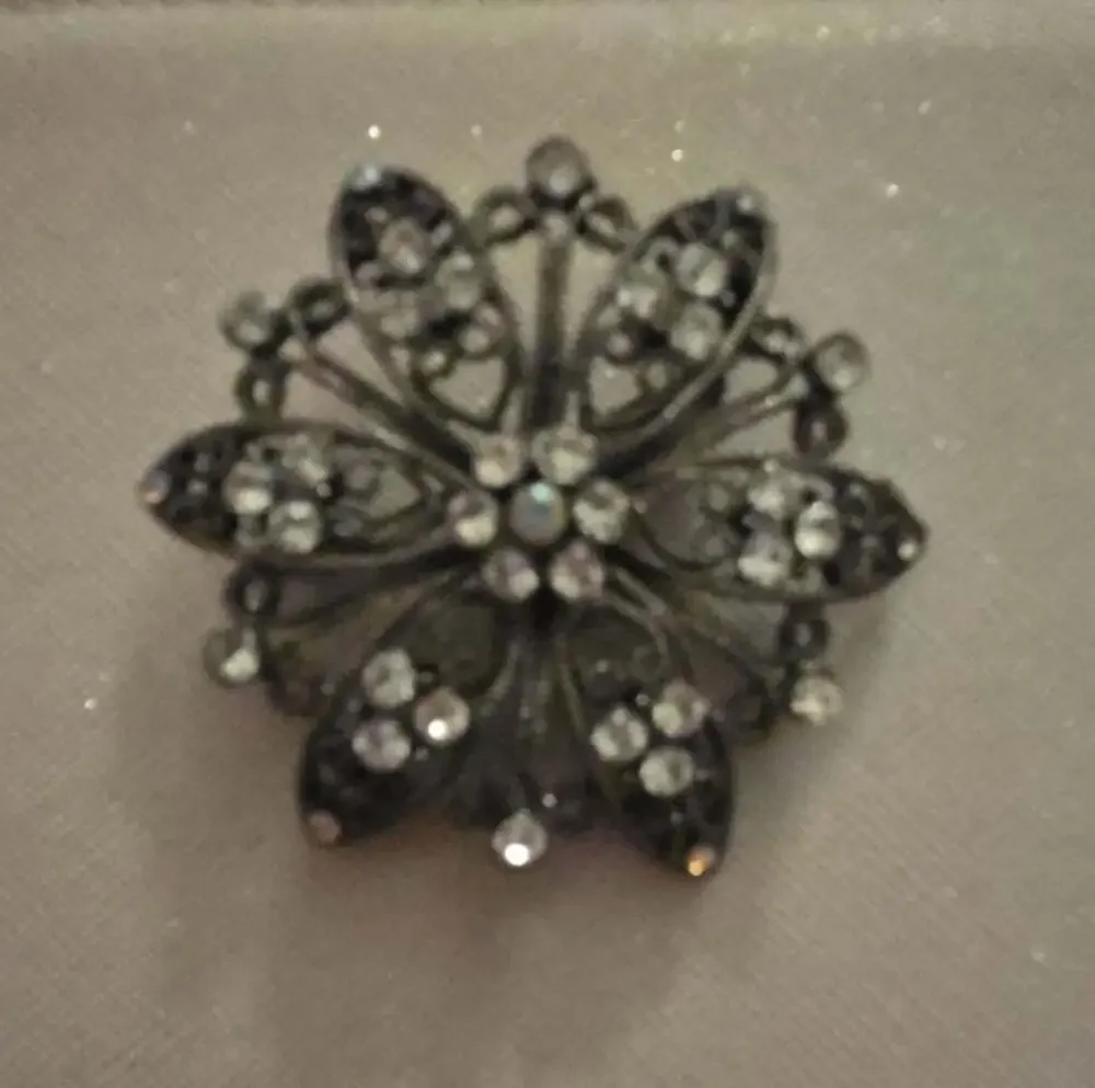 Vintage Silver Tone Filigree Rhinestone Flower Brooch Pin
